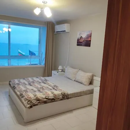 Апартамент Sea View Flora Бургас